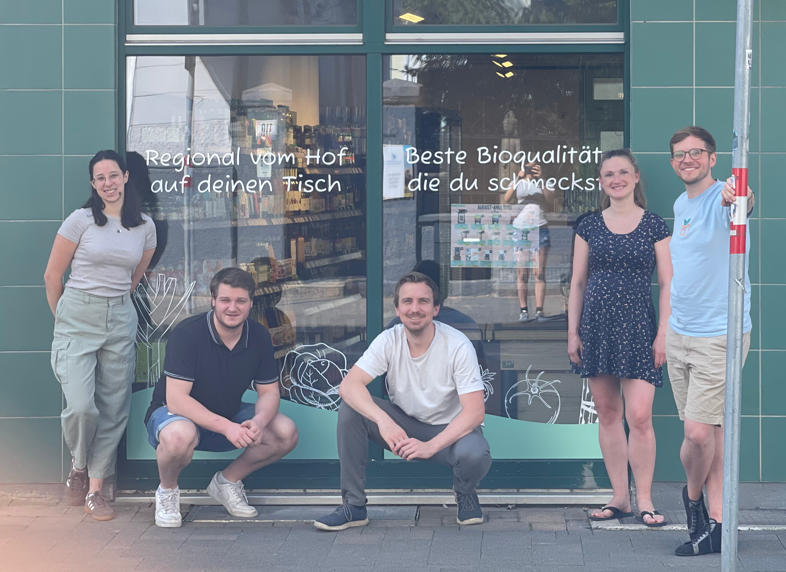 Das farmely-Team vor dem Laden in Osnabrück